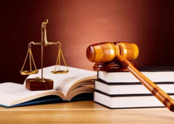 ΕΠΙΚΙΝΔΥΝΗ, ΠΑΡΑΒΙΑΣΤΙΚΗ ΚΑΙ ΑΝΤΙΕΠΙΣΤΗΜΟΝΙΚΗ ΑΠΟΦΑΣΗ ΑΠΟ ΕΛΛΗΝΙΚΟ ΔΙΚΑΣΤΗΡΙΟ ΓΙΑ ΤΡΑΝΣ ΠΑΙΔΙΑ ΚΑΙ ΤΙΣ ΟΙΚΟΓΕΝΕΙΕΣ ΤΟΥΣ.